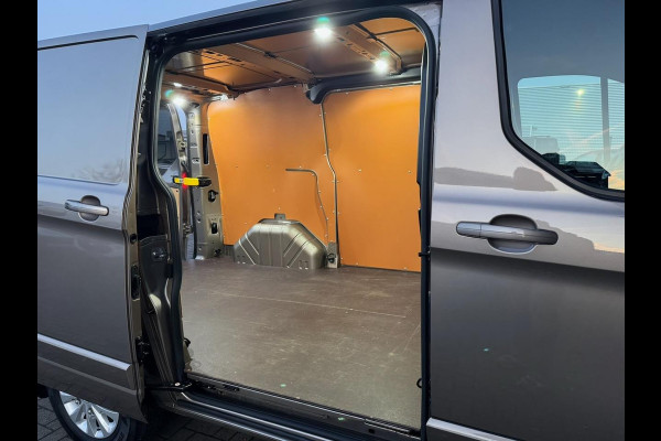 Ford Transit Custom 300 2.0 TDCI 130pk L1H1 Limited Automaat | CarPlay | Camera | Winterpack | Trekhaak | Bluetooth | Cruise | LM