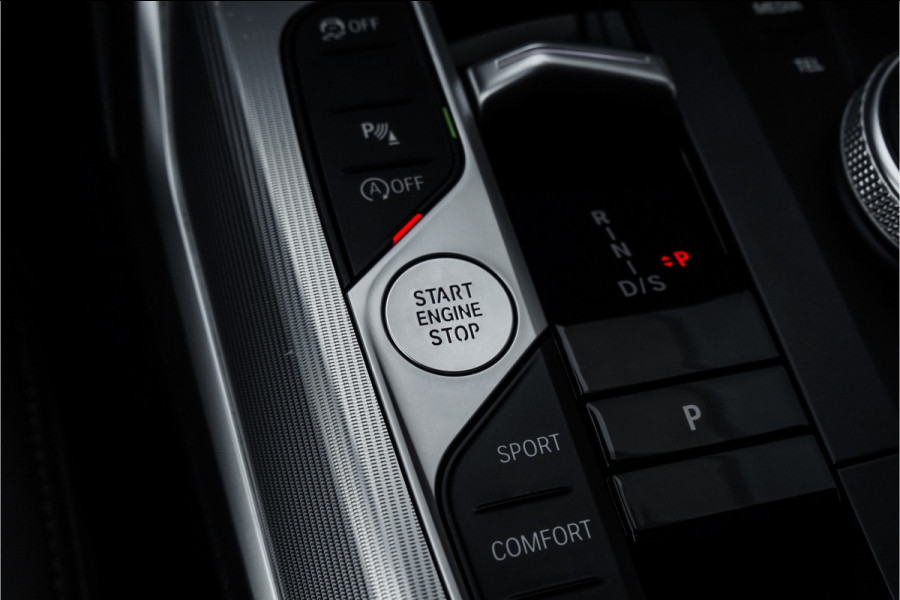 BMW 3 Serie Touring 318i 157PK M-Pakket Leder LED Trekhaak