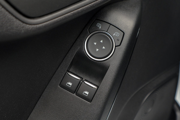 Ford Fiesta 1.1 Ti-VCT Navi Climate Stuurverwarming Stoelverwarming PDC LM velgen BTW auto