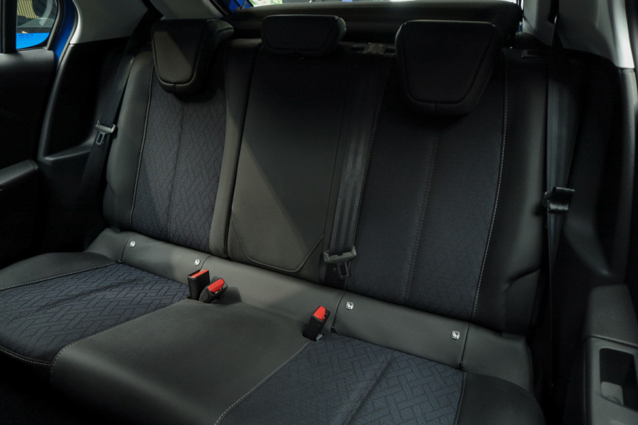 Opel Corsa 1.2 Aut. Leer Navi 7 inch PDC Camera ACC Stuurverwarming LM velgen Climate  Carplay Stoelverwarming BTW auto