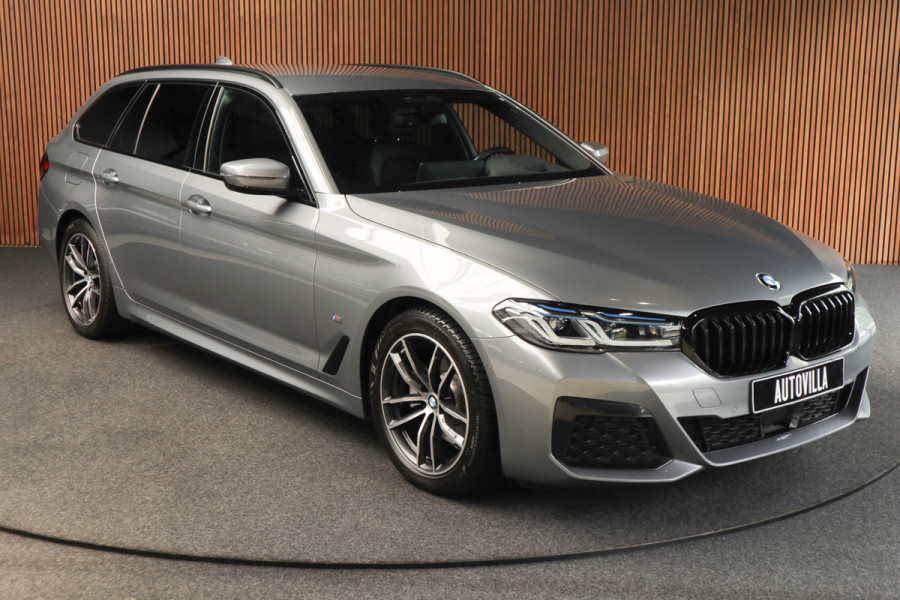 BMW 5 Serie Touring 520i High Exe M-pakket Head-up Navi Elektr. achterklep Camera Carplay Virtual Elektr. uitklapbare trekhaak Matrix ACC Stoelverwarming DAB Climate (3-zone) PDC Memory LM velgen BTW auto