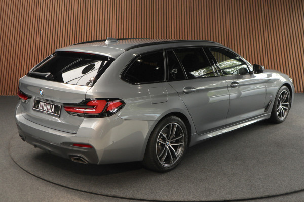 BMW 5 Serie Touring 520i High Exe M-pakket Head-up Navi Elektr. achterklep Camera Carplay Virtual Elektr. uitklapbare trekhaak Matrix ACC Stoelverwarming DAB Climate (3-zone) PDC Memory LM velgen BTW auto
