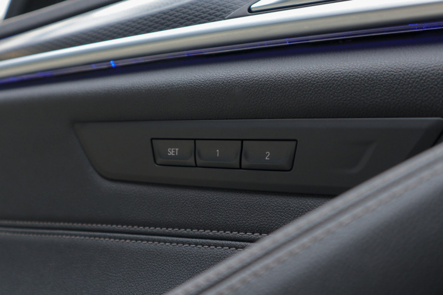 BMW 5 Serie Touring 520i High Exe M-pakket Head-up Navi Elektr. achterklep Camera Carplay Virtual Elektr. uitklapbare trekhaak Matrix ACC Stoelverwarming DAB Climate (3-zone) PDC Memory LM velgen BTW auto