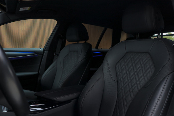 BMW 5 Serie Touring 520i High Exe M-pakket Head-up Navi Elektr. achterklep Camera Carplay Virtual Elektr. uitklapbare trekhaak Matrix ACC Stoelverwarming DAB Climate (3-zone) PDC Memory LM velgen BTW auto