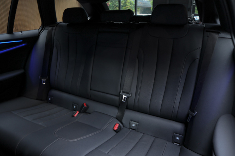 BMW 5 Serie Touring 520i High Exe M-pakket Head-up Navi Elektr. achterklep Camera Carplay Virtual Elektr. uitklapbare trekhaak Matrix ACC Stoelverwarming DAB Climate (3-zone) PDC Memory LM velgen BTW auto