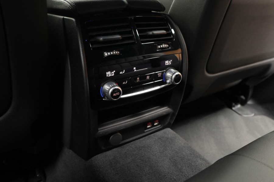BMW 5 Serie Touring 520i High Exe M-pakket Head-up Navi Elektr. achterklep Camera Carplay Virtual Elektr. uitklapbare trekhaak Matrix ACC Stoelverwarming DAB Climate (3-zone) PDC Memory LM velgen BTW auto