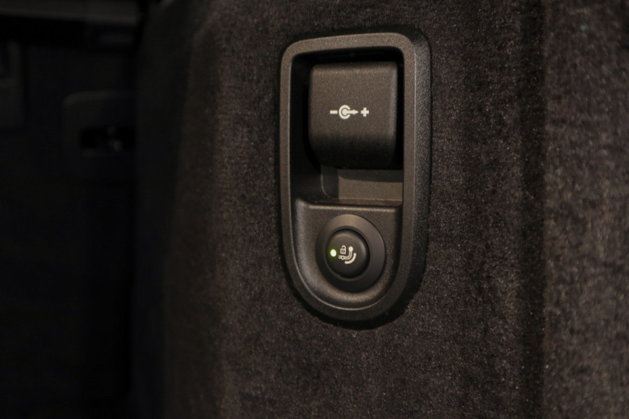 BMW 5 Serie Touring 520i High Exe M-pakket Head-up Navi Elektr. achterklep Camera Carplay Virtual Elektr. uitklapbare trekhaak Matrix ACC Stoelverwarming DAB Climate (3-zone) PDC Memory LM velgen BTW auto