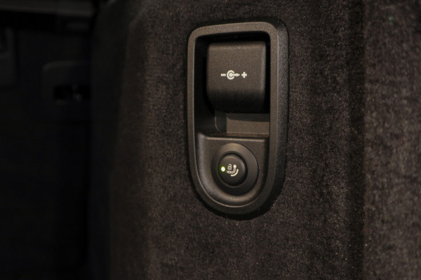 BMW 5 Serie Touring 520i High Exe M-pakket Head-up Navi Elektr. achterklep Camera Carplay Virtual Elektr. uitklapbare trekhaak Matrix ACC Stoelverwarming DAB Climate (3-zone) PDC Memory LM velgen BTW auto