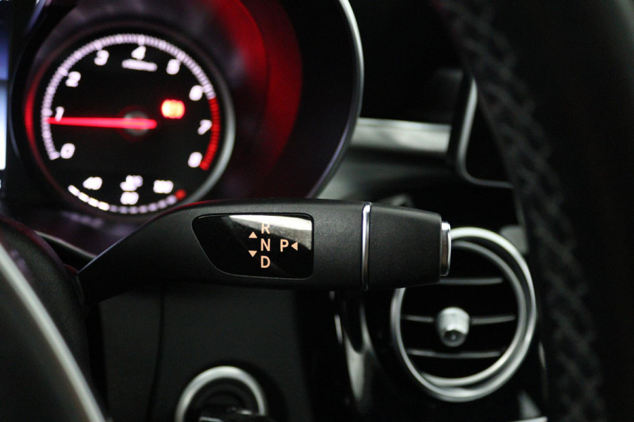Mercedes-Benz C-Klasse 180 Business Solution (PANORAMADAK, TREKHAAK, CAMERA, ELEKTR STOELEN, LEER, NAVIGATIE, SENSOREN)
