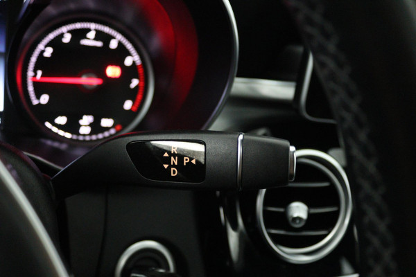 Mercedes-Benz C-Klasse 180 Business Solution (PANORAMADAK, TREKHAAK, CAMERA, ELEKTR STOELEN, LEER, NAVIGATIE, SENSOREN)