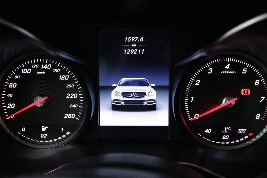 Mercedes-Benz C-Klasse 180 Business Solution (PANORAMADAK, TREKHAAK, CAMERA, ELEKTR STOELEN, LEER, NAVIGATIE, SENSOREN)