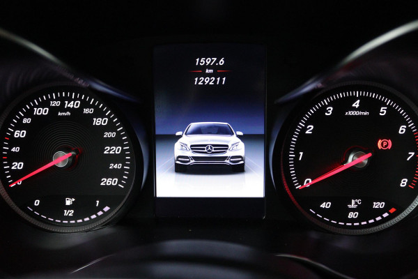 Mercedes-Benz C-Klasse 180 Business Solution (PANORAMADAK, TREKHAAK, CAMERA, ELEKTR STOELEN, LEER, NAVIGATIE, SENSOREN)