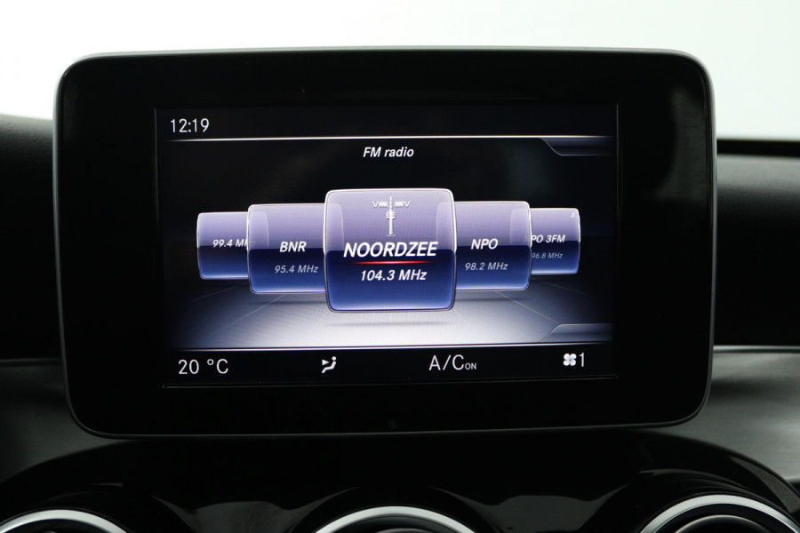 Mercedes-Benz C-Klasse 180 Business Solution (PANORAMADAK, TREKHAAK, CAMERA, ELEKTR STOELEN, LEER, NAVIGATIE, SENSOREN)