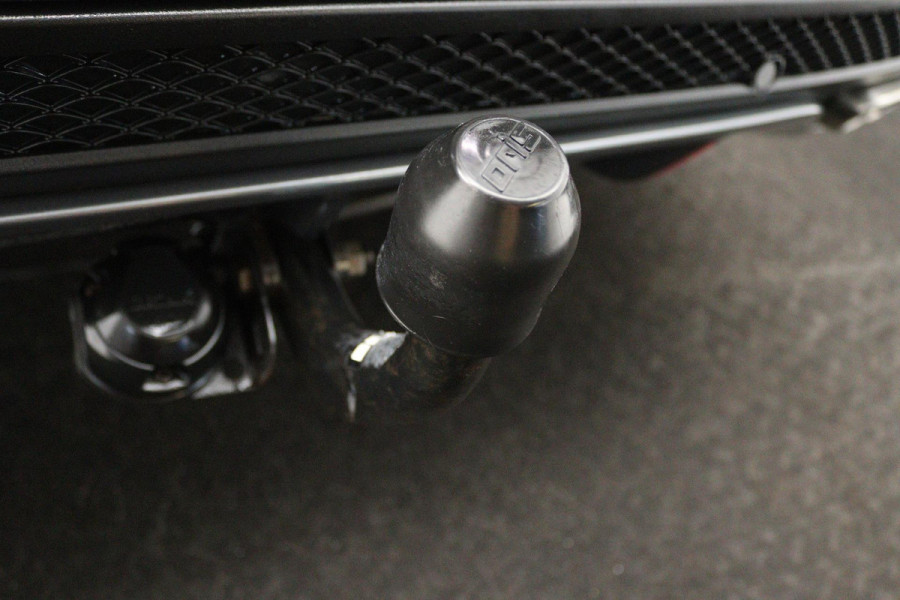 Mercedes-Benz C-Klasse 180 Business Solution (PANORAMADAK, TREKHAAK, CAMERA, ELEKTR STOELEN, LEER, NAVIGATIE, SENSOREN)