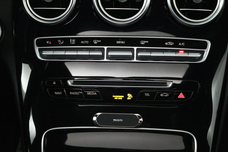 Mercedes-Benz C-Klasse 180 Business Solution (PANORAMADAK, TREKHAAK, CAMERA, ELEKTR STOELEN, LEER, NAVIGATIE, SENSOREN)