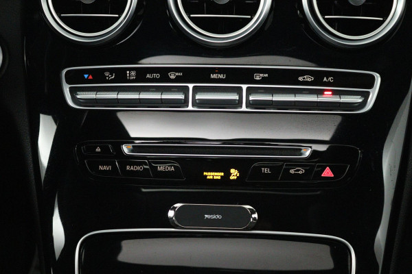 Mercedes-Benz C-Klasse 180 Business Solution (PANORAMADAK, TREKHAAK, CAMERA, ELEKTR STOELEN, LEER, NAVIGATIE, SENSOREN)