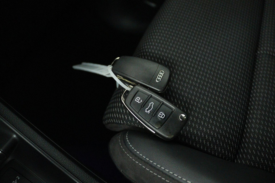Audi Q3 35 TFSI S Line Pro Line S (DIGITALE COCKPIT, STOELVERWARMING, ELEKTR STOELEN, SFEERVERLICHTING, LANE-ASSIST, SENSOREN)
