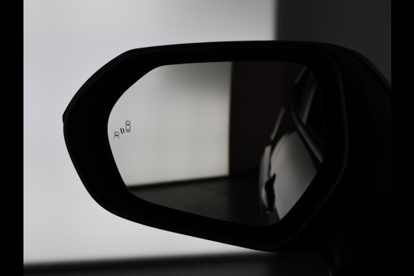 Toyota Yaris Cross 1.5 HYBRID 130 EXECUTIVE FULL OPT GARANTIE 6-2035 STUUR/STOEL VERWARMING.BSM.PDC V+A.NAVIGATIE