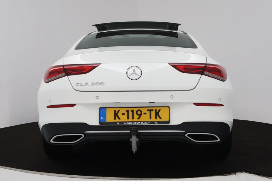 Mercedes-Benz CLA-Klasse 200 Business Solution Luxury (PANORAMADAK, TREKHAAK, SFEERVERLICHTING, STOELVERARMING, CAMERA)