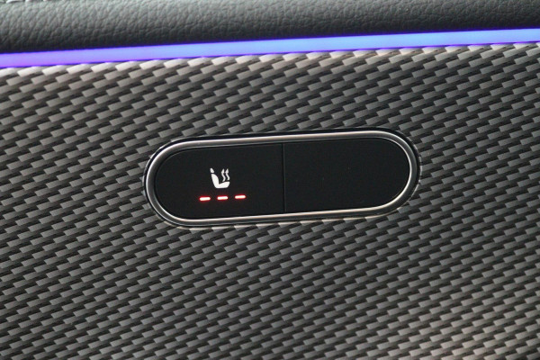 Mercedes-Benz CLA-Klasse 200 Business Solution Luxury (PANORAMADAK, TREKHAAK, SFEERVERLICHTING, STOELVERARMING, CAMERA)