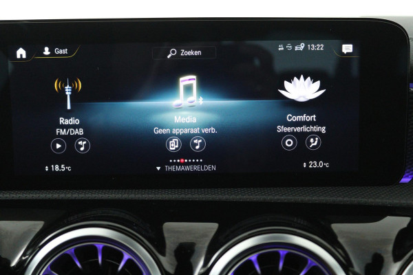 Mercedes-Benz CLA-Klasse 200 Business Solution Luxury (PANORAMADAK, TREKHAAK, SFEERVERLICHTING, STOELVERARMING, CAMERA)