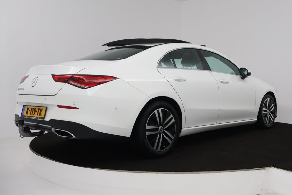 Mercedes-Benz CLA-Klasse 200 Business Solution Luxury (PANORAMADAK, TREKHAAK, SFEERVERLICHTING, STOELVERARMING, CAMERA)