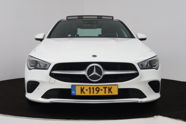Mercedes-Benz CLA-Klasse 200 Business Solution Luxury (PANORAMADAK, TREKHAAK, SFEERVERLICHTING, STOELVERARMING, CAMERA)
