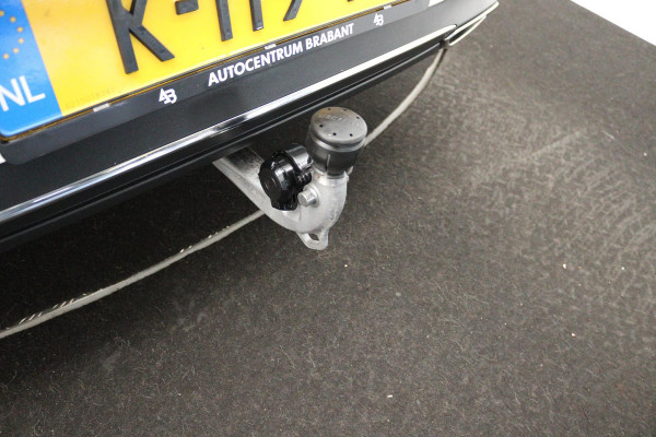 Mercedes-Benz CLA-Klasse 200 Business Solution Luxury (PANORAMADAK, TREKHAAK, SFEERVERLICHTING, STOELVERARMING, CAMERA)