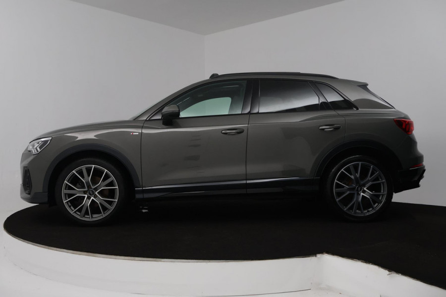 Audi Q3 35 TFSI S-Line (PANORAMADAK, ELEKT. WEGKLAPBARE TREKHAAK, CARPLAY, ELEKT. STOELEN, VIRTUAL, PDC, GOED ONDERHOUDEN, LED)