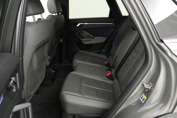 Audi Q3 35 TFSI S-Line (PANORAMADAK, ELEKT. WEGKLAPBARE TREKHAAK, CARPLAY, ELEKT. STOELEN, VIRTUAL, PDC, GOED ONDERHOUDEN, LED)
