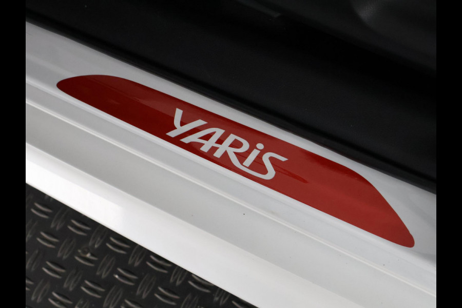Toyota Yaris 1.5 Hybrid Active + Coral Red Pack | 1e eigenaar | Apple Carplay & AndroidAUTO | Camera |