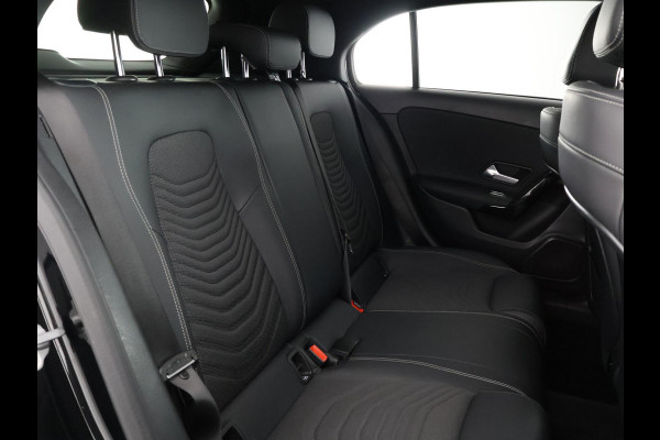 Mercedes-Benz A-Klasse 180 BUSINESS SOLUTION 1e EIG. GARANTIE TOT 2030* NL AUTO! NAVI.PDC V+A.  STOELVERWARMING .