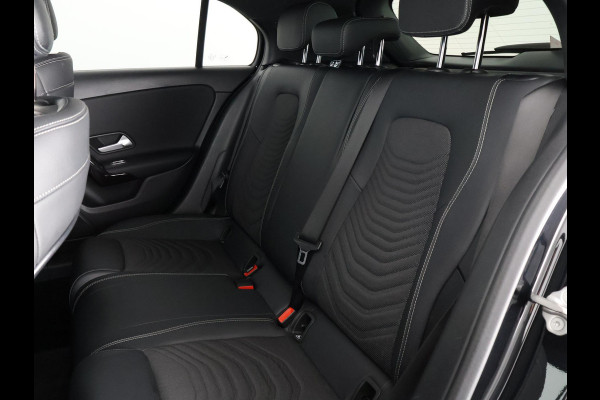 Mercedes-Benz A-Klasse 180 BUSINESS SOLUTION 1e EIG. GARANTIE TOT 2030* NL AUTO! NAVI.PDC V+A.  STOELVERWARMING .