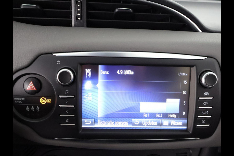 Toyota Yaris 1.5 HYBRID BI-TONE GARANTIE 4-2030! CAMERA. DEALERAUTO ! PDC . GARANTIE TOT 04-2030