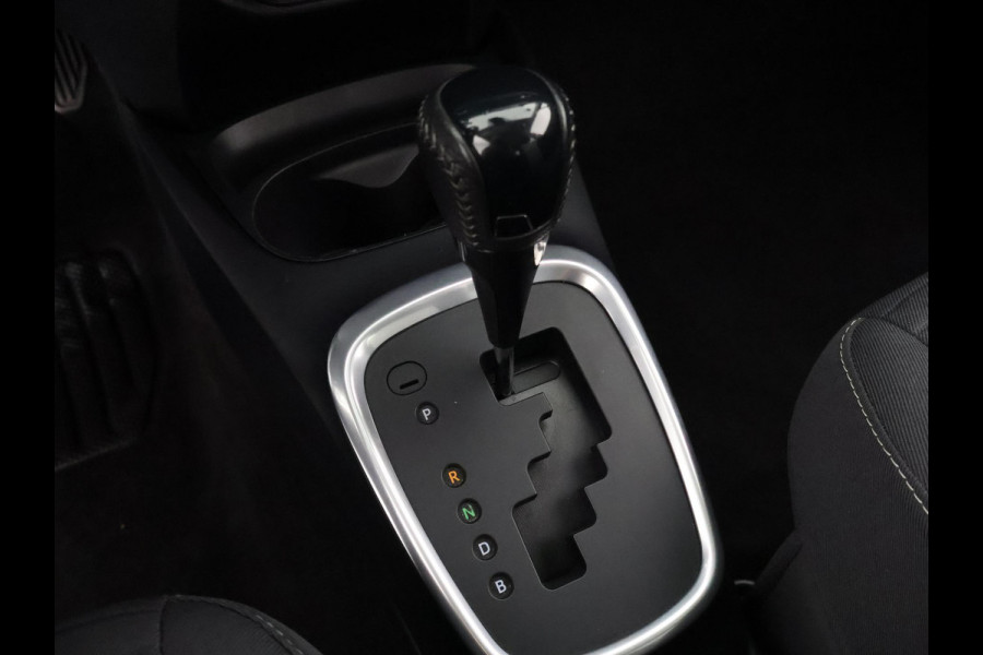 Toyota Yaris 1.5 HYBRID BI-TONE GARANTIE 4-2030! CAMERA. DEALERAUTO ! PDC . GARANTIE TOT 04-2030