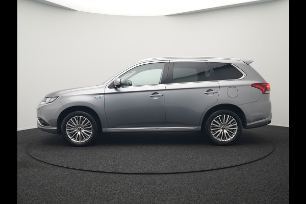 Mitsubishi Outlander 2.4 Pure Plug In Hybrid 225pk Dealer O.H. PHEV | Apple Carplay | Camera | Sportstoelen Verwarmd | Keyless | Cruise Control | DAB |