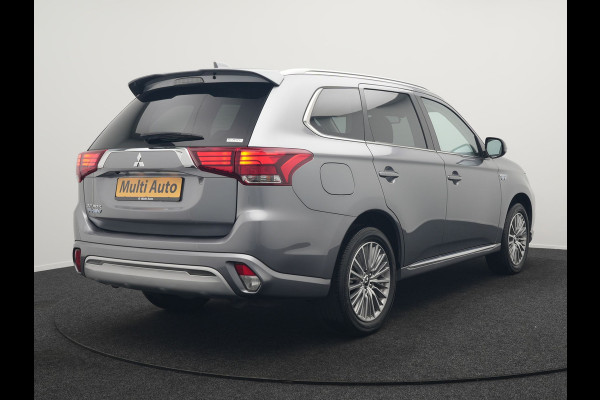 Mitsubishi Outlander 2.4 Pure Plug In Hybrid 225pk Dealer O.H. PHEV | Apple Carplay | Camera | Sportstoelen Verwarmd | Keyless | Cruise Control | DAB |