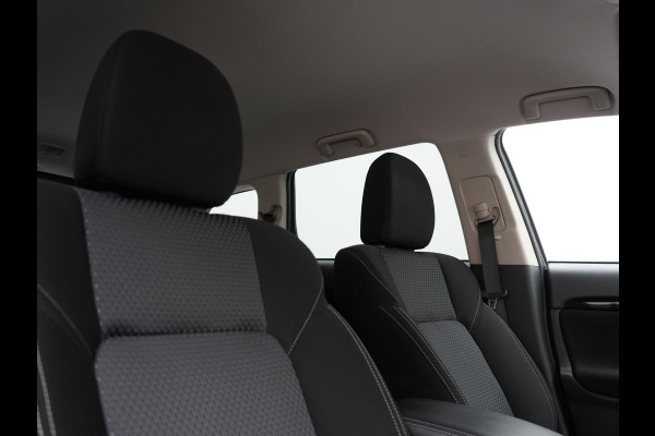 Mitsubishi Outlander 2.4 Pure Plug In Hybrid 225pk Dealer O.H. PHEV | Apple Carplay | Camera | Sportstoelen Verwarmd | Keyless | Cruise Control | DAB |