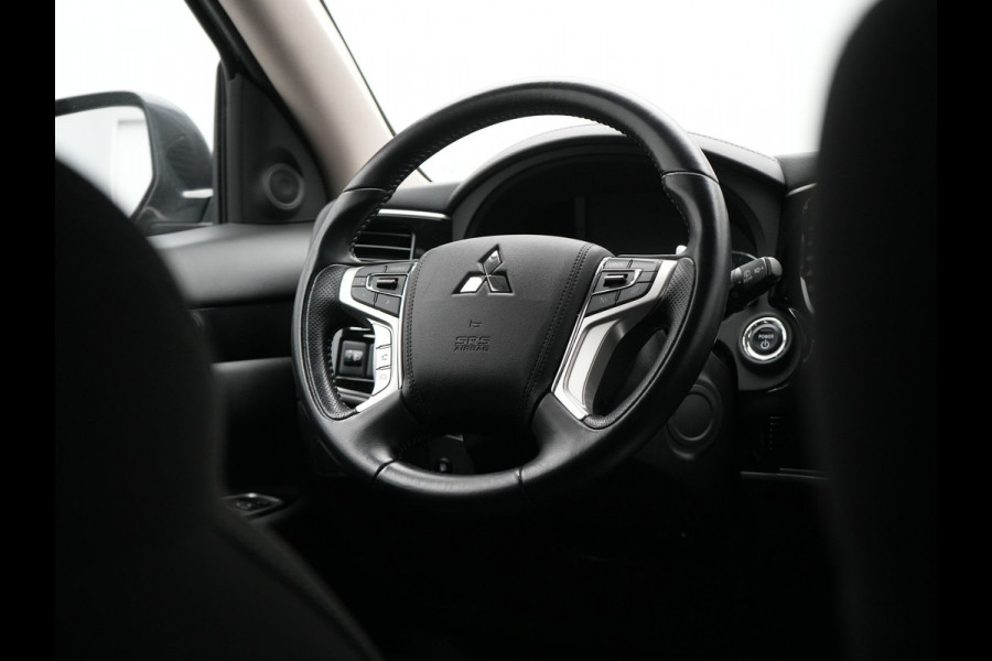 Mitsubishi Outlander 2.4 Pure Plug In Hybrid 225pk Dealer O.H. PHEV | Apple Carplay | Camera | Sportstoelen Verwarmd | Keyless | Cruise Control | DAB |