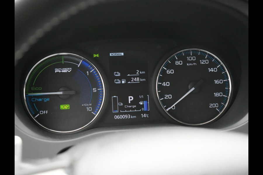 Mitsubishi Outlander 2.4 Pure Plug In Hybrid 225pk Dealer O.H. PHEV | Apple Carplay | Camera | Sportstoelen Verwarmd | Keyless | Cruise Control | DAB |