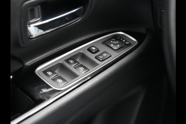 Mitsubishi Outlander 2.4 Pure Plug In Hybrid 225pk Dealer O.H. PHEV | Apple Carplay | Camera | Sportstoelen Verwarmd | Keyless | Cruise Control | DAB |