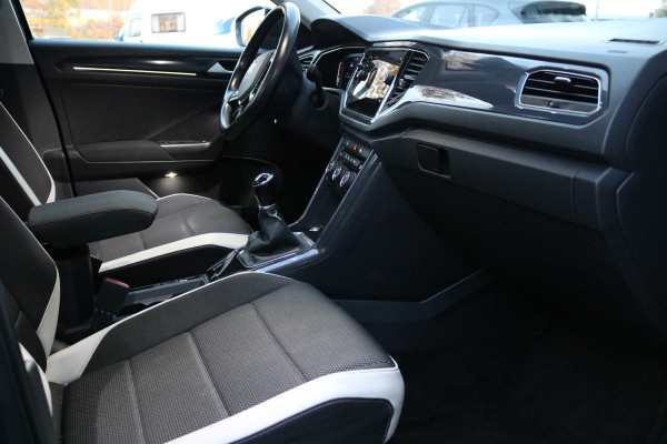 Volkswagen T-Roc 1.5 TSI Sport Xenon Keyless Virtual cockpit Camera Navi T-haak Bj:2018