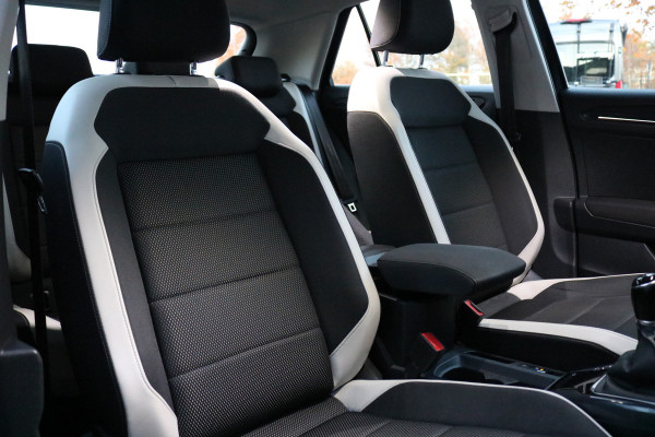 Volkswagen T-Roc 1.5 TSI Sport Xenon Keyless Virtual cockpit Camera Navi T-haak Bj:2018