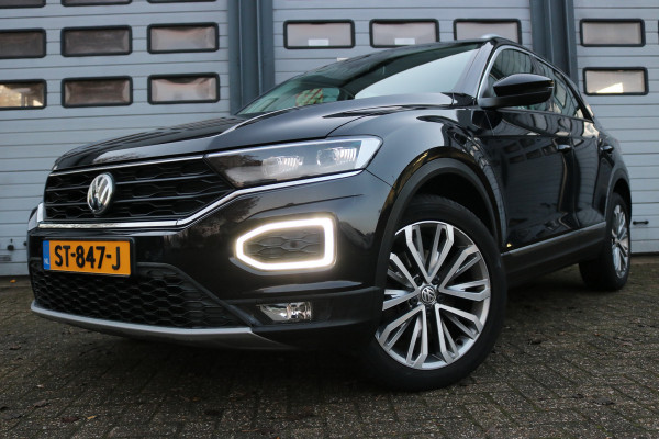 Volkswagen T-Roc 1.5 TSI Sport Xenon Keyless Virtual cockpit Camera Navi T-haak Bj:2018