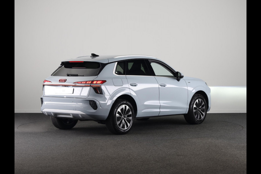 Audi Q3 Advanced edition e-hybrid 200 kW / 272 PK | Techniekpakket plus | Ambiente lichtpakket plus | Privacy glas | Sportstoelen |