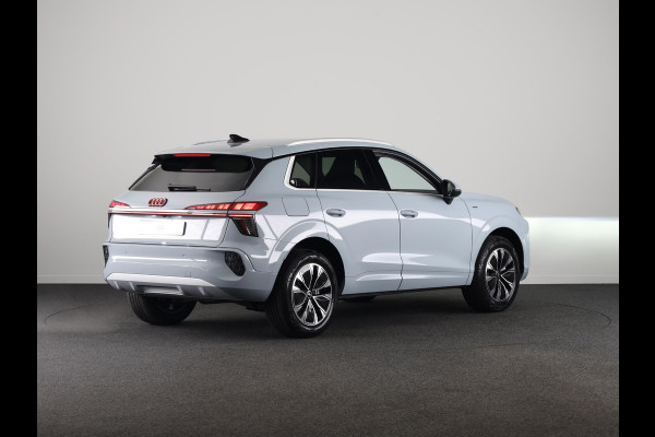 Audi Q3 Advanced edition e-hybrid 200 kW / 272 PK | Techniekpakket plus | Ambiente lichtpakket plus | Privacy glas | Sportstoelen |