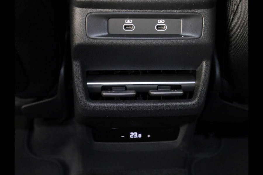 Audi Q3 Advanced edition e-hybrid 200 kW / 272 PK | Techniekpakket plus | Ambiente lichtpakket plus | Privacy glas | Sportstoelen |