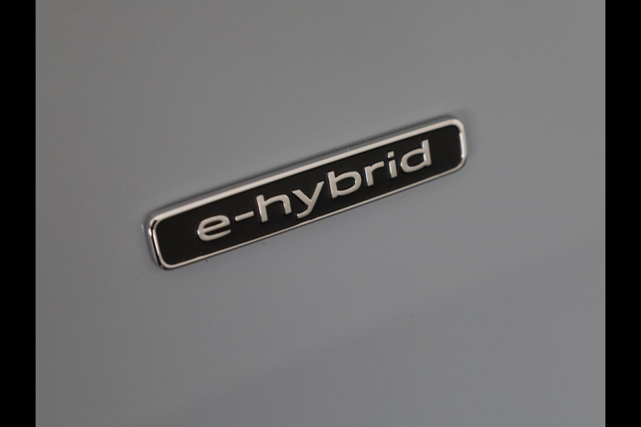 Audi Q3 Advanced edition e-hybrid 200 kW / 272 PK | Techniekpakket plus | Ambiente lichtpakket plus | Privacy glas | Sportstoelen |
