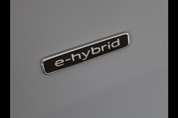 Audi Q3 Advanced edition e-hybrid 200 kW / 272 PK | Techniekpakket plus | Ambiente lichtpakket plus | Privacy glas | Sportstoelen |