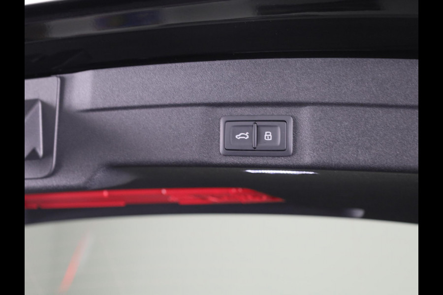 Audi A6 Avant S edition e-hybrid 220 kW / 299 PK Avant 7 versn. | Techniekpakket plus | MMi experience pro | Elektrische stoelen | Privacy glas |